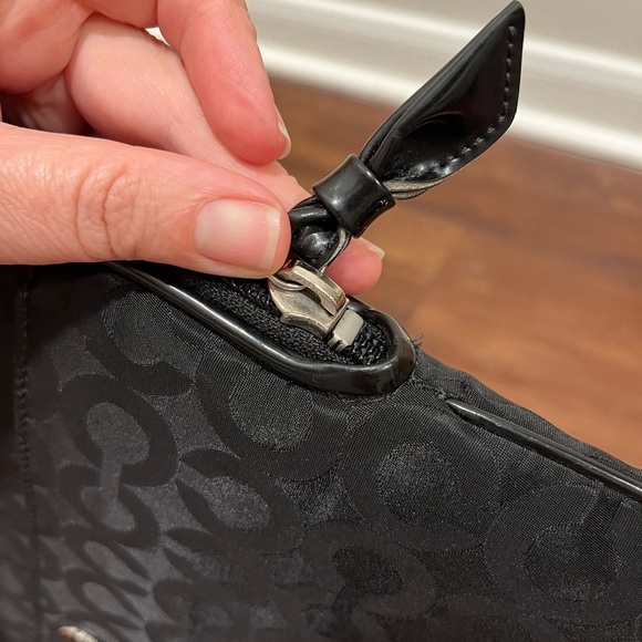 COACH Black Signature Logo C Padded Pockets Desk Top Zip Around Case - Picture 3 of 12